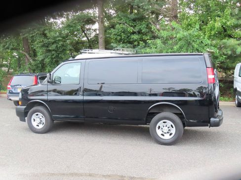 Used 2020 Chevrolet Express 3500 RWD image 3