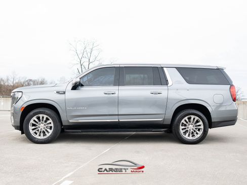 Used 2022 GMC Yukon XL SLT w/ SLT Luxury Package image 4
