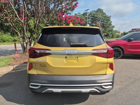 Used 2023 Kia Seltos SX w/ SX Sunroof Package AWD/4WD image 4