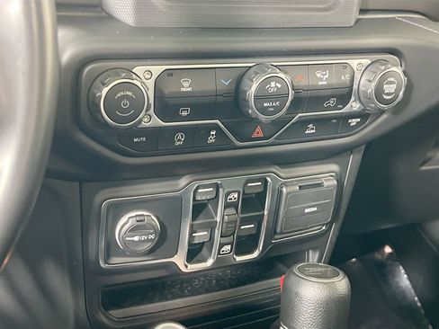 Used 2022 Jeep Gladiator Sport AWD/4WD image 15