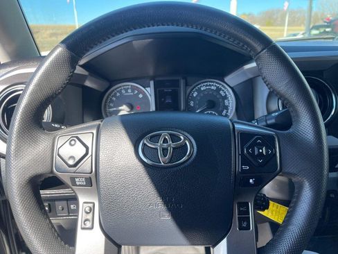 Used 2019 Toyota Tacoma SR5 AWD/4WD image 17