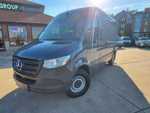 Used 2019 Mercedes-Benz Sprinter 144 image 3