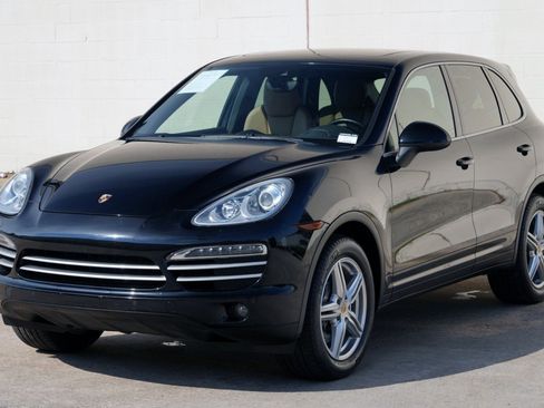 Used 2014 Porsche Cayenne Platinum Edition AWD/4WD image 43