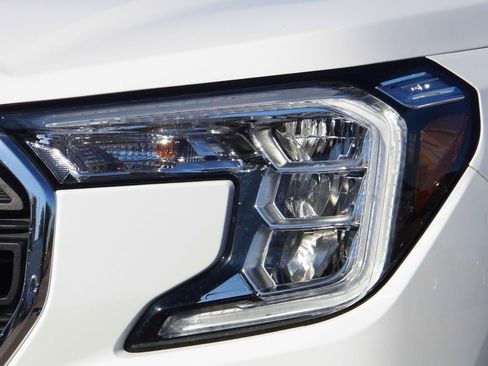 Used 2022 GMC Terrain SLE w/ Driver Convenience Package image 9