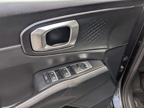 Used 2022 Kia Sorento S w/ Panoramic Sunroof Package FWD image 12