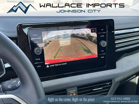 Used 2025 Volkswagen Jetta SE FWD image 25