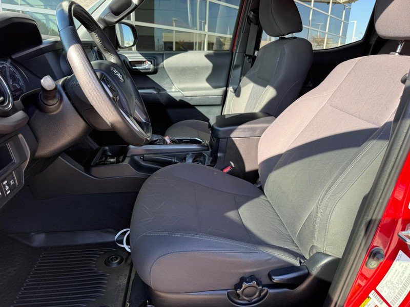 Used 2018 Toyota Tacoma TRD Sport AWD/4WD image 16