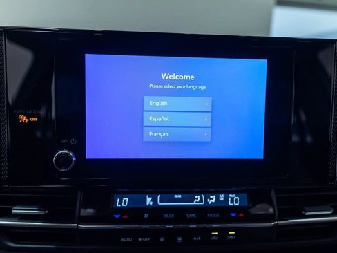Used 2025 Toyota Sienna LE FWD image 29