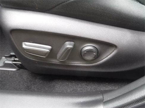 Used 2022 Toyota RAV4 SE w/ SE Grade Weather Package image 8