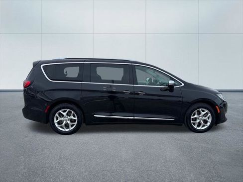 Certified 2020 Chrysler Pacifica Limited image 7