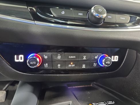 Used 2022 Buick Enclave Premium AWD/4WD image 20