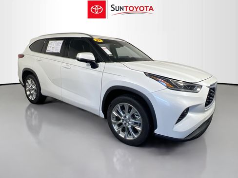 Used 2023 Toyota Highlander FWD image 1