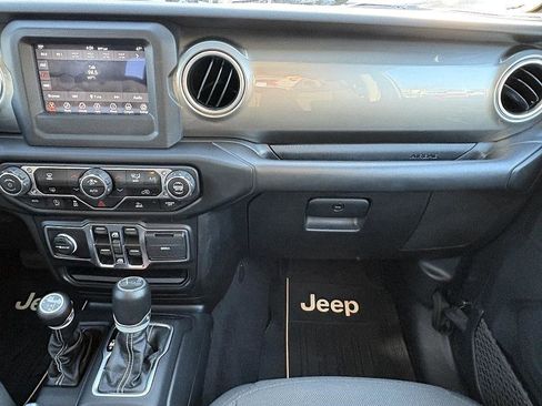 Used 2020 Jeep Gladiator Overland w/ Trailer Tow Package image 15