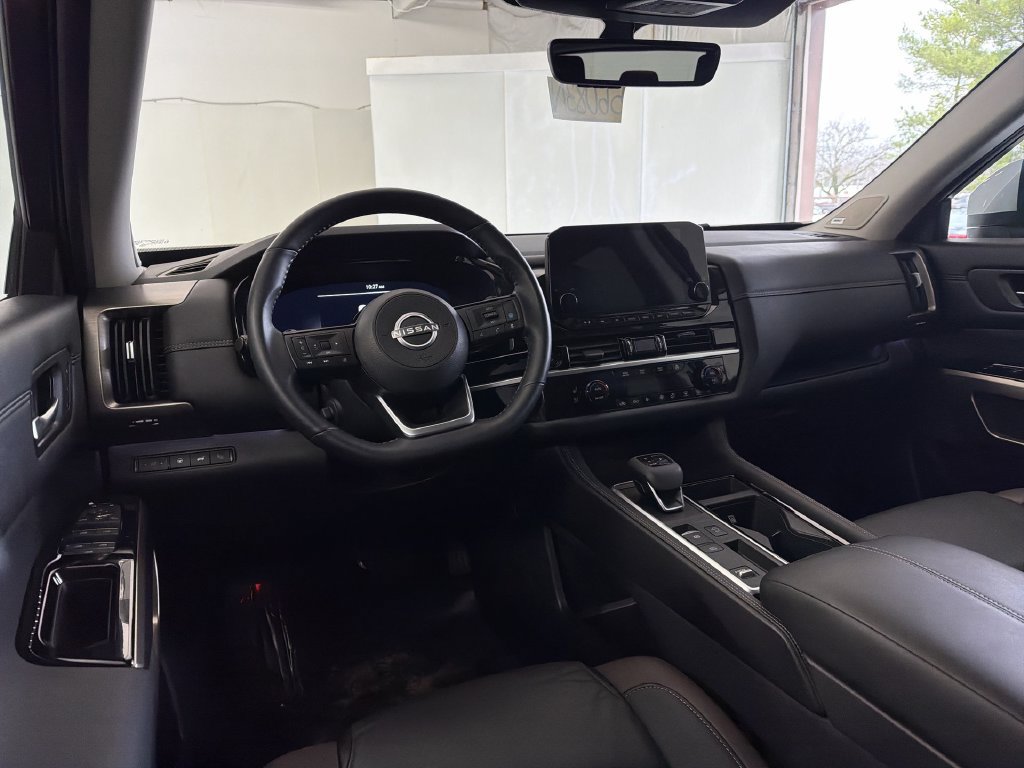 Certified 2025 Nissan Pathfinder Platinum w/ Cargo Package FWD image 22