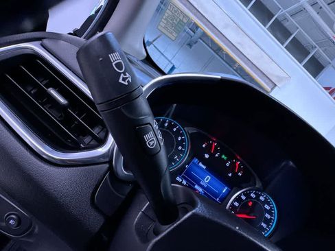 Used 2021 Chevrolet Equinox LT image 18