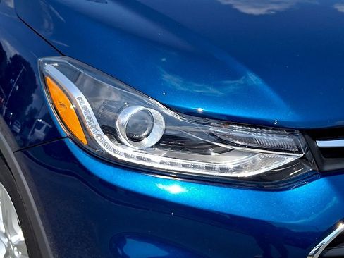 Certified 2020 Chevrolet Trax LT w/ LT Convenience Package FWD image 9