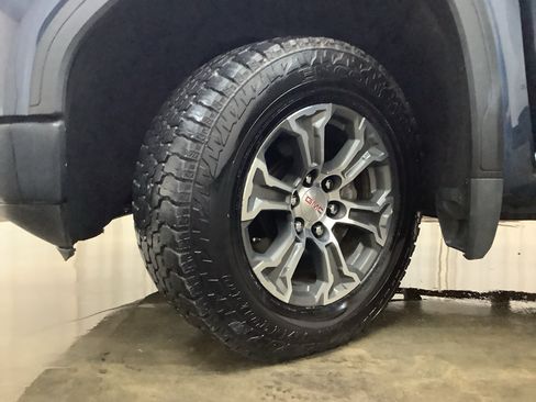 Used 2019 GMC Sierra 1500 4x4 Crew Cab w/ Convenience Package image 24