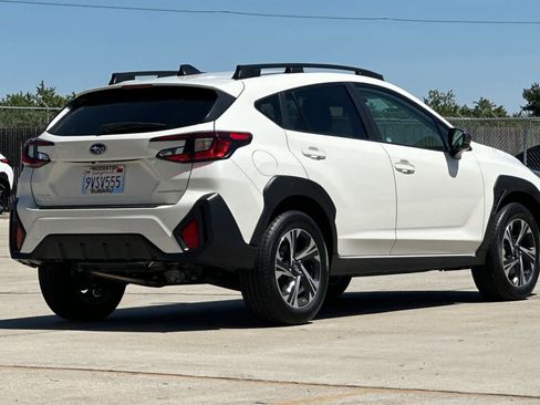 Used 2025 Subaru Crosstrek 2.0i Premium image 3