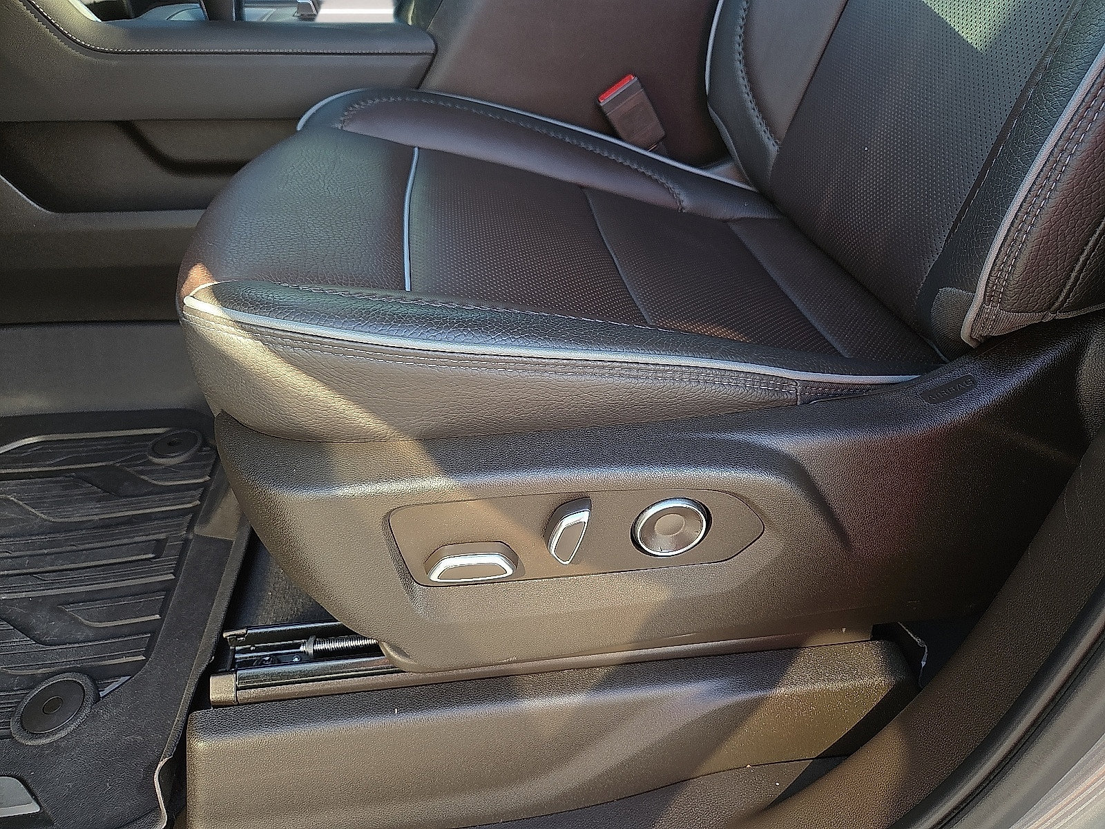 Used 2026 GMC Sierra 1500 Denali w/ Technology Package AWD/4WD image 14