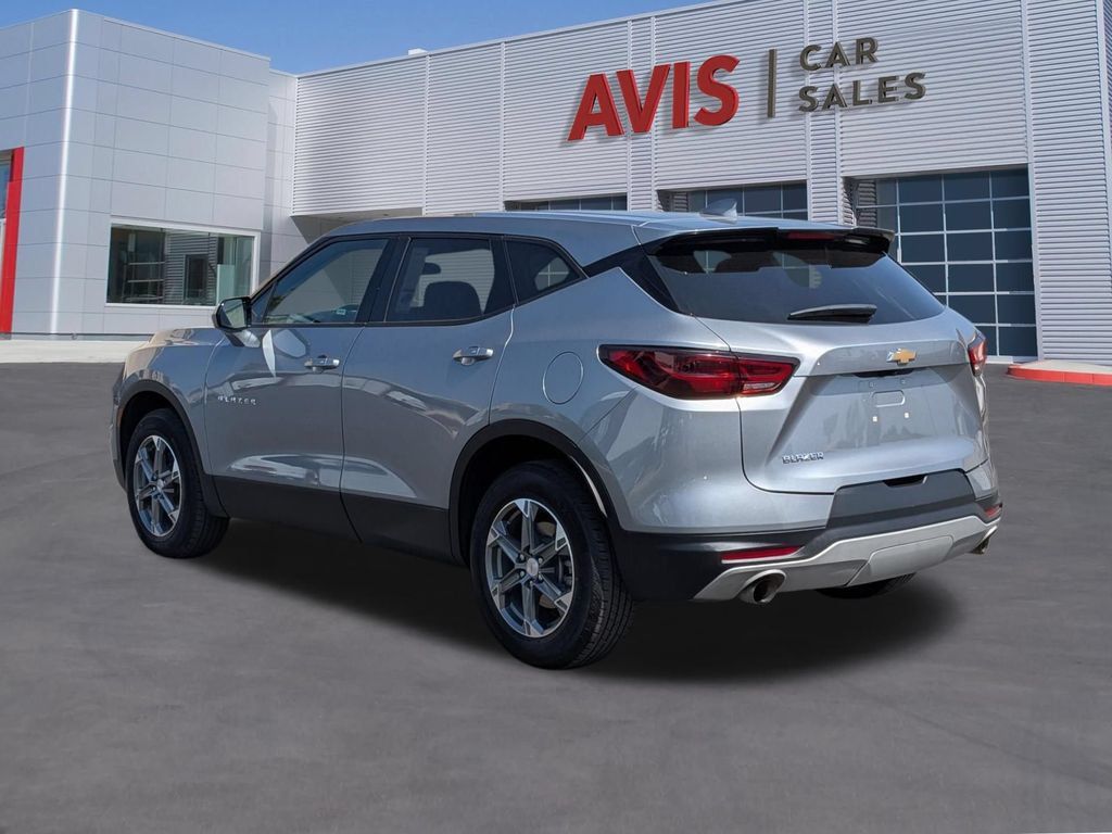 Used 2025 Chevrolet Blazer LT FWD image 9