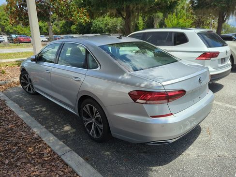 Used 2020 Volkswagen Passat 2.0T SEL FWD image 3