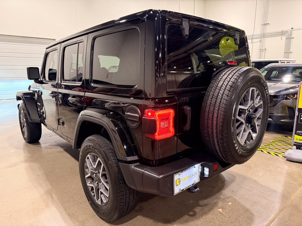 Used 2024 Jeep Wrangler Unlimited Sahara w/ Technology Group AWD/4WD image 7