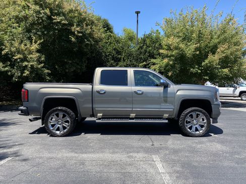 Used 2018 GMC Sierra 1500 Denali w/ Denali Ultimate Package AWD/4WD image 10