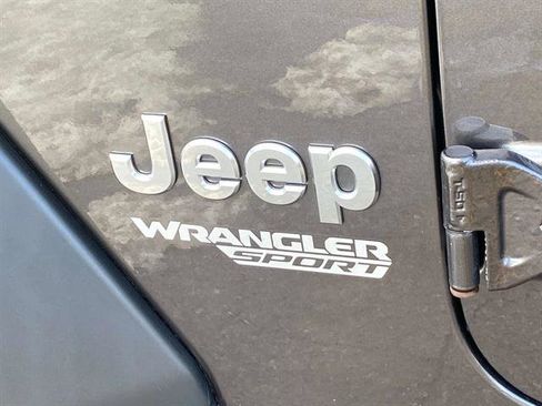 Used 2019 Jeep Wrangler Sport image 29