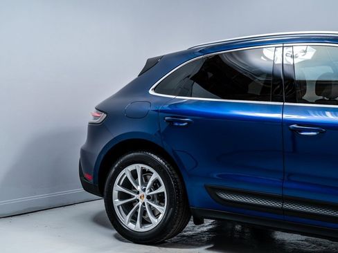 Used 2025 Porsche Macan image 11