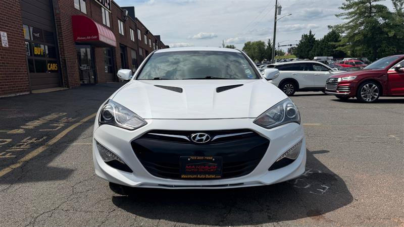 Used 2015 Hyundai Genesis 3.8 RWD image 2