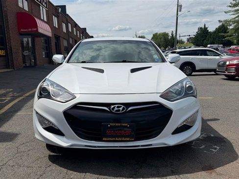 Used 2015 Hyundai Genesis 3.8 RWD image 2