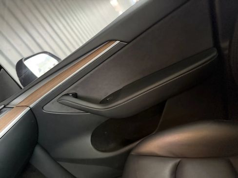 Used 2024 Tesla Model Y Long Range AWD/4WD image 31