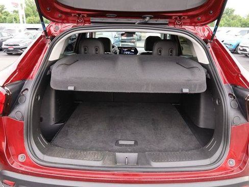 Used 2025 Chevrolet Trax LT FWD image 7