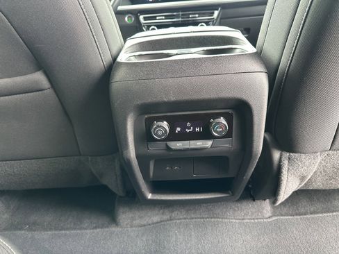 Used 2025 Chevrolet Traverse LT image 49