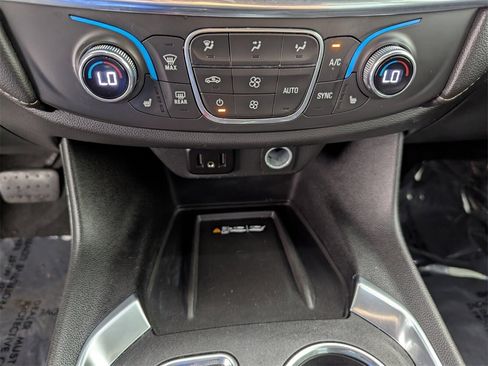 Used 2022 Chevrolet Traverse LT image 26