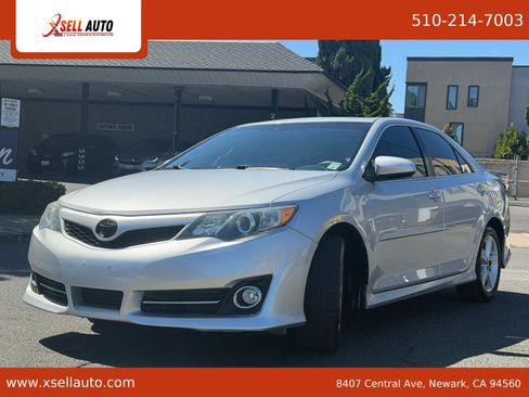 Used 2013 Toyota Camry SE w/ Convenience Pkg FWD image 3
