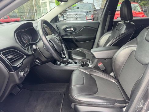 Used 2021 Jeep Cherokee Latitude Plus AWD/4WD image 8