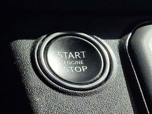 Used 2023 Land Rover Defender 90 S image 28