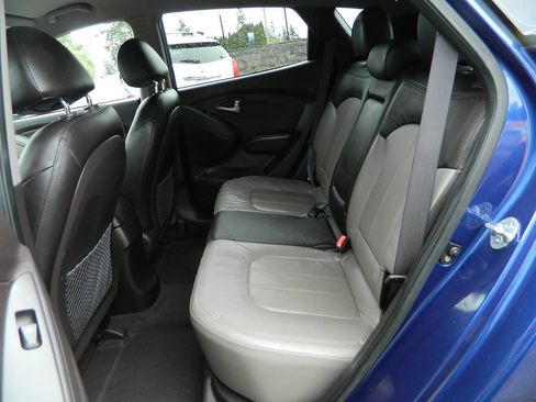 Used 2010 Hyundai Tucson Limited FWD image 14