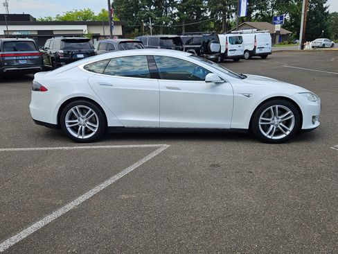 Used 2016 Tesla Model S 70D image 6