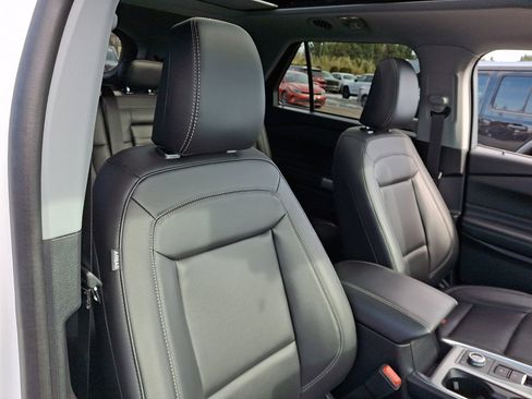 Used 2023 Ford Explorer XLT w/ Equipment Group 202A image 13
