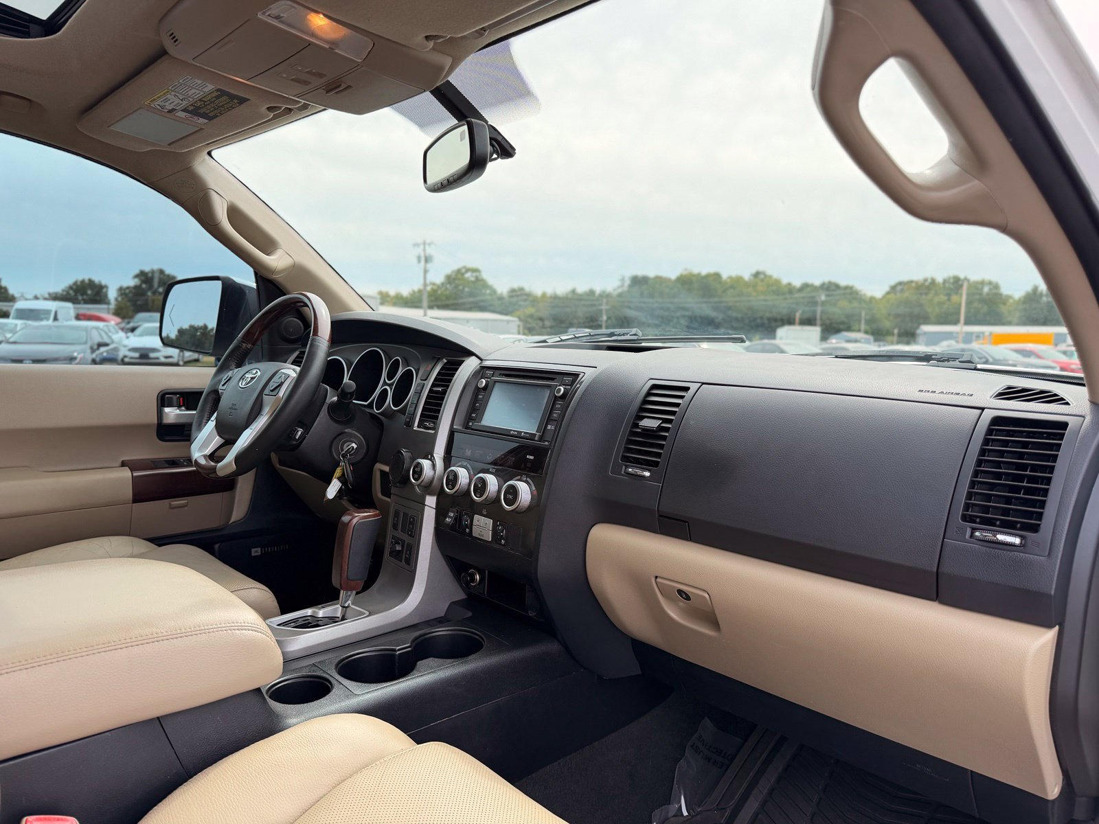 Used 2015 Toyota Sequoia Platinum RWD image 38