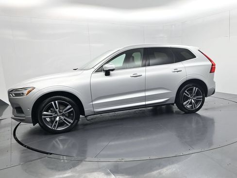 Used 2019 Volvo XC60 T5 Momentum w/ Multimedia Package AWD/4WD image 4
