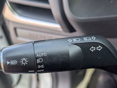 Used 2024 Nissan Rogue S image 25