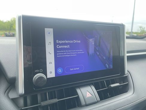 Used 2025 Toyota RAV4 XLE FWD image 24