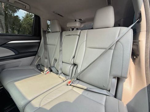 Used 2015 Toyota Highlander XLE image 15