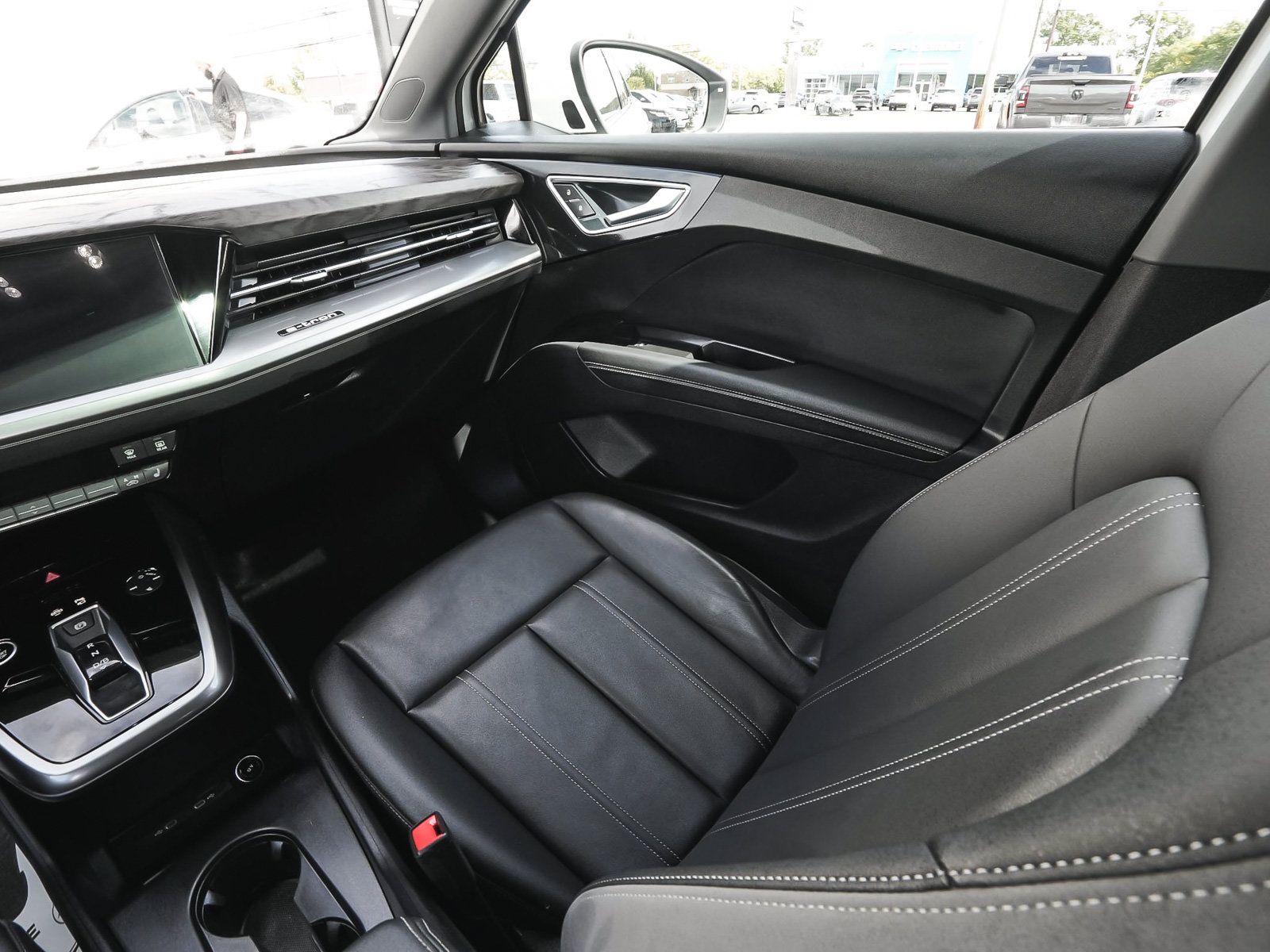 Used 2025 Audi Q4 e-tron Premium w/ Convenience Package AWD/4WD image 44