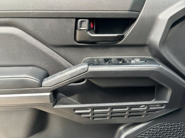 Certified 2025 Toyota Tacoma SR5 AWD/4WD image 12