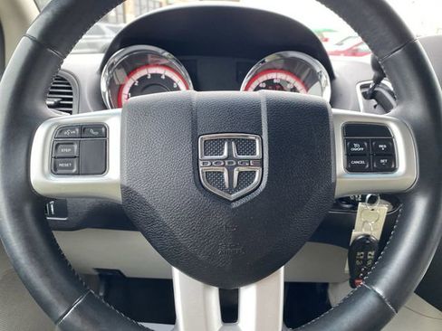 Used 2016 Dodge Grand Caravan SXT w/ UConnect Hands-Free Group image 15