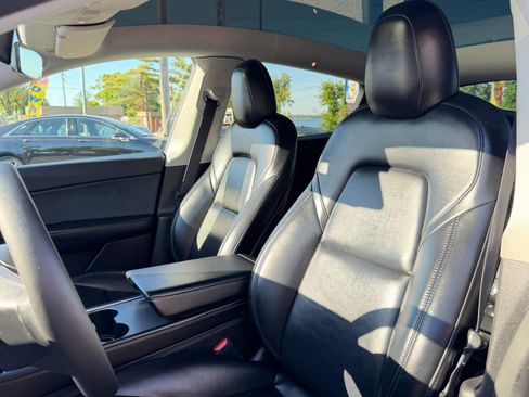Used 2021 Tesla Model Y Long Range AWD/4WD image 13
